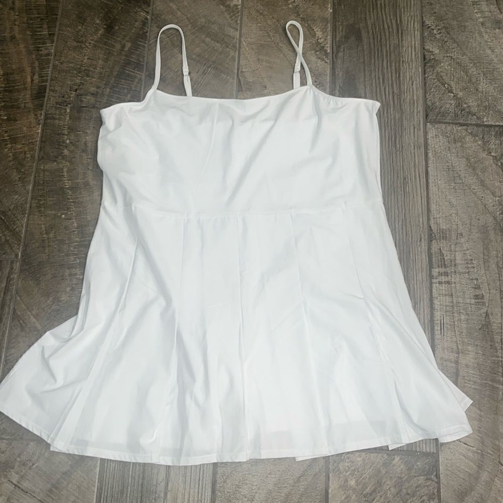 Nwt Abercrombie & Fitch white pleated tennis dress, w built in shorts.